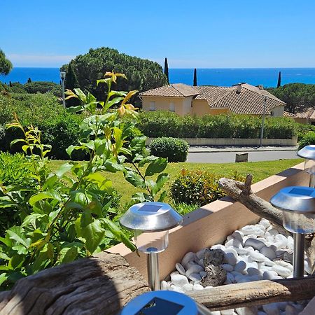Appartamento Studio Bord De Mer Terrasse Vue Mer Piscine Sainte-Maxime Esterno foto