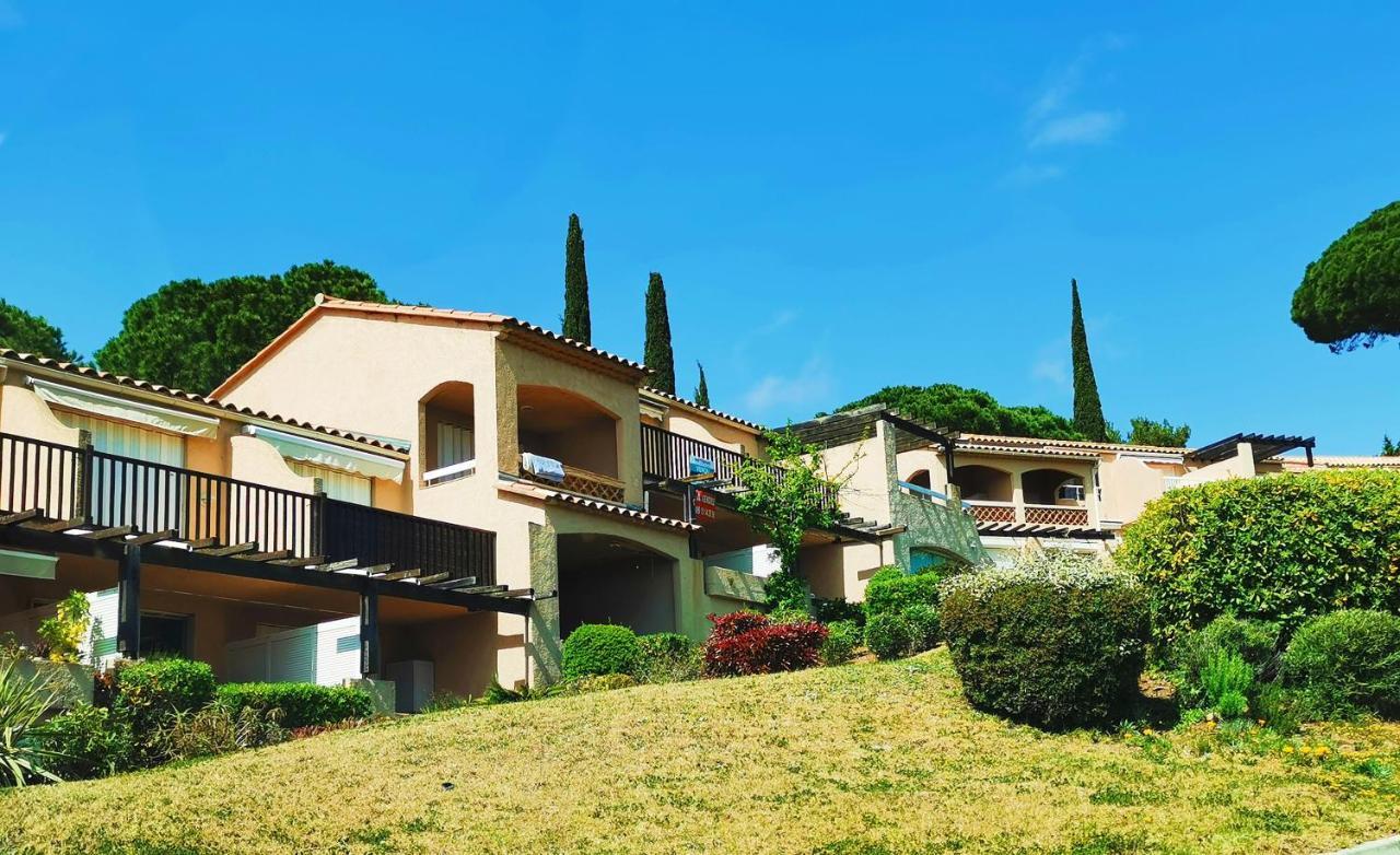 Appartamento Studio Bord De Mer Terrasse Vue Mer Piscine Sainte-Maxime Esterno foto