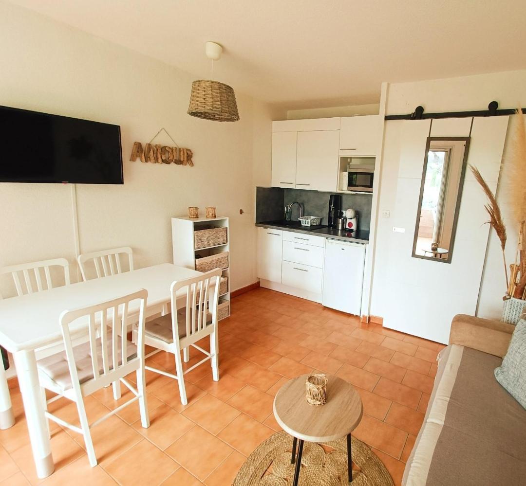 Appartamento Studio Bord De Mer Terrasse Vue Mer Piscine Sainte-Maxime Esterno foto