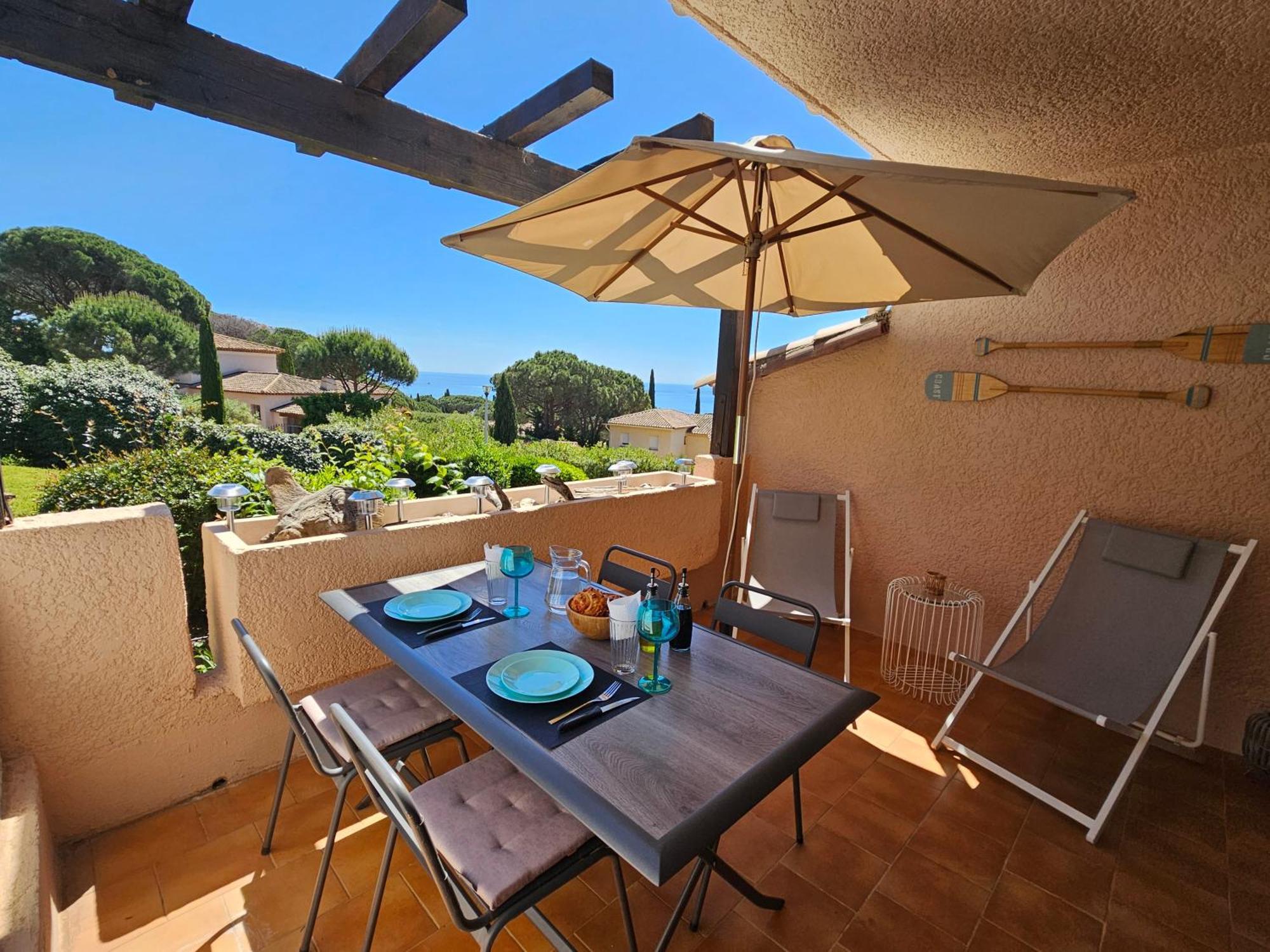 Appartamento Studio Bord De Mer Terrasse Vue Mer Piscine Sainte-Maxime Esterno foto