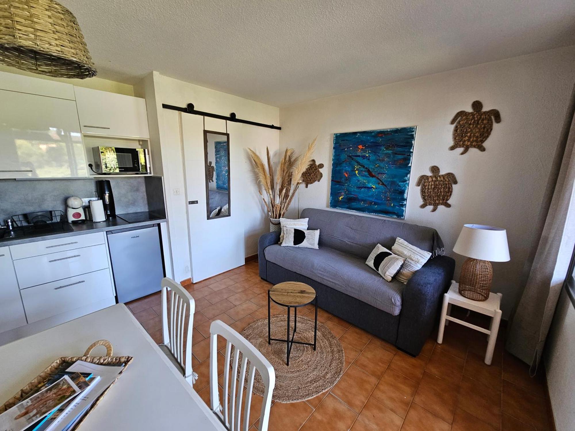 Appartamento Studio Bord De Mer Terrasse Vue Mer Piscine Sainte-Maxime Esterno foto